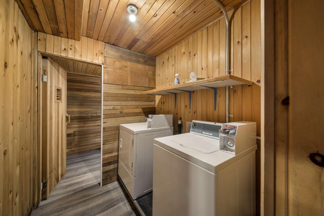 Stoke Hotel Surestay Collection By Best Western Revelstoke Exterior foto