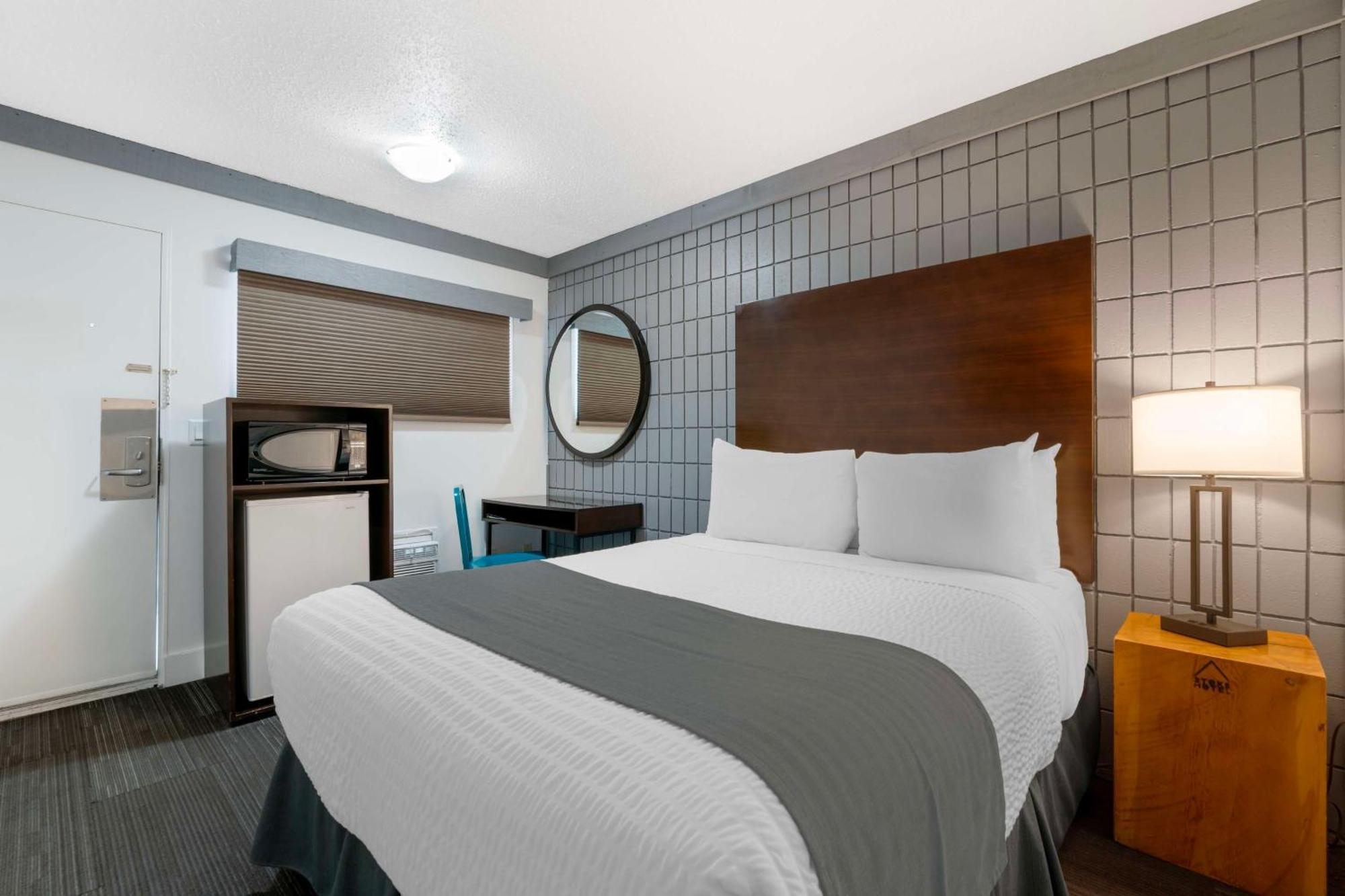 Stoke Hotel Surestay Collection By Best Western Revelstoke Exterior foto