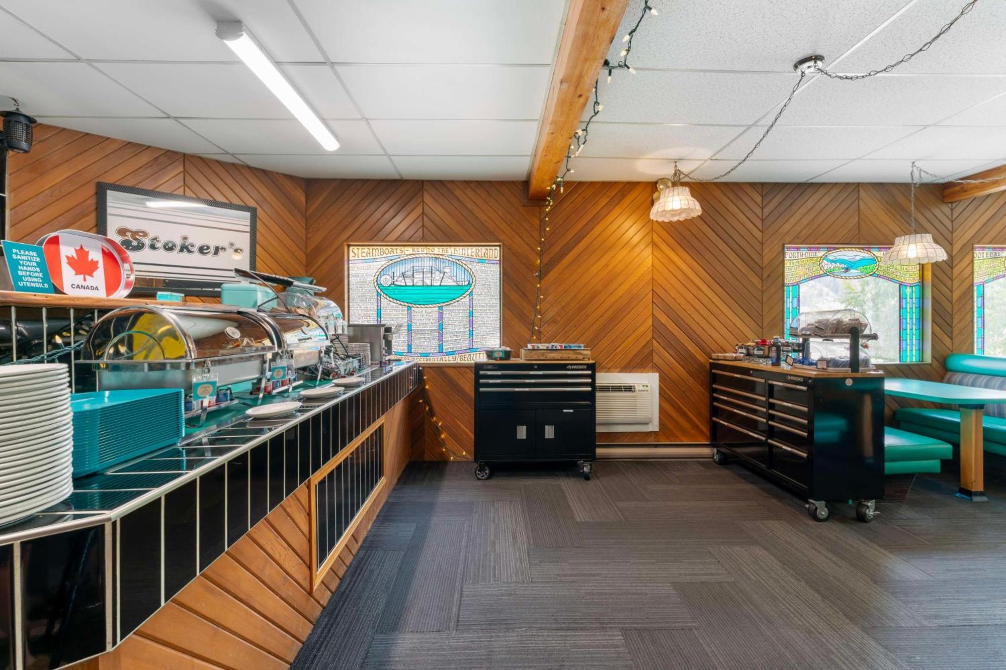 Stoke Hotel Surestay Collection By Best Western Revelstoke Exterior foto
